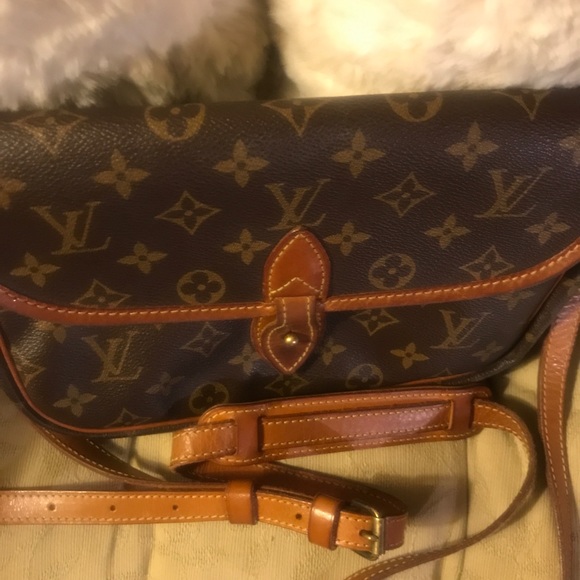 🔥SOLD🔥VINTAGE LOUIS VUITTON Gibeciere PM Bag!! - Picture 8 of 8